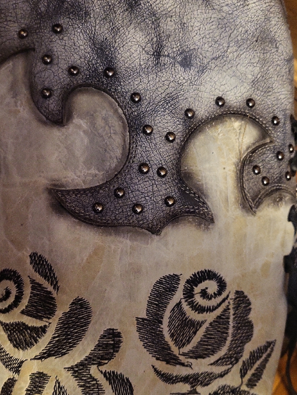 Corral Cream Leather Western Boots with Dark Gray/Black Rose Floral Embroidery - Picture 10 of 11